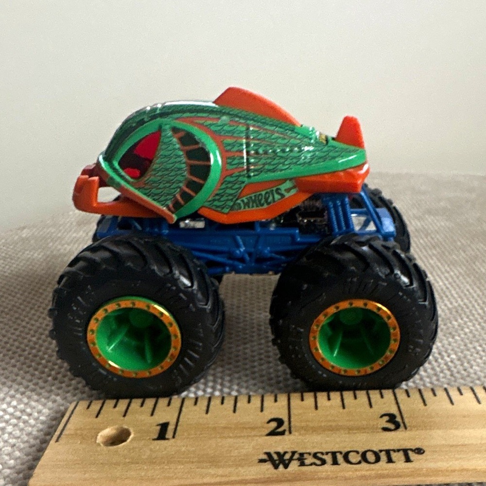 Hot Wheels Monster Jam Diecast Monster Truck Green Orange Blue Black Piran-ahhh